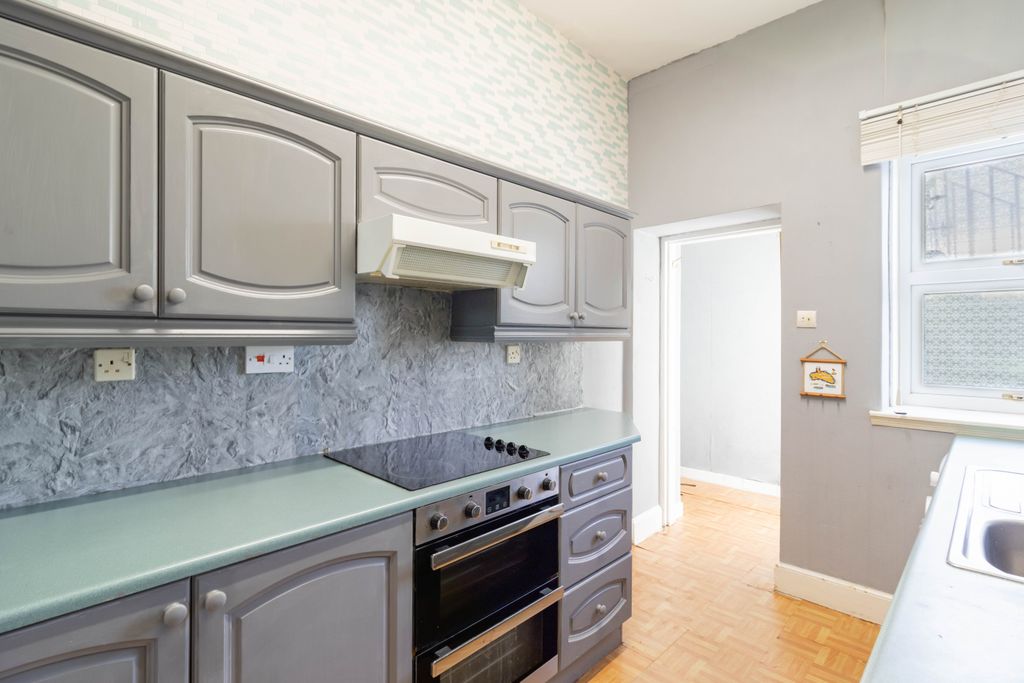 Property photo 3 of 21 Kitchen