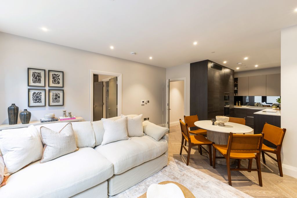 Property photo 2 of 12 100226_Unit 2 One Molyneux Street-8.Jpg