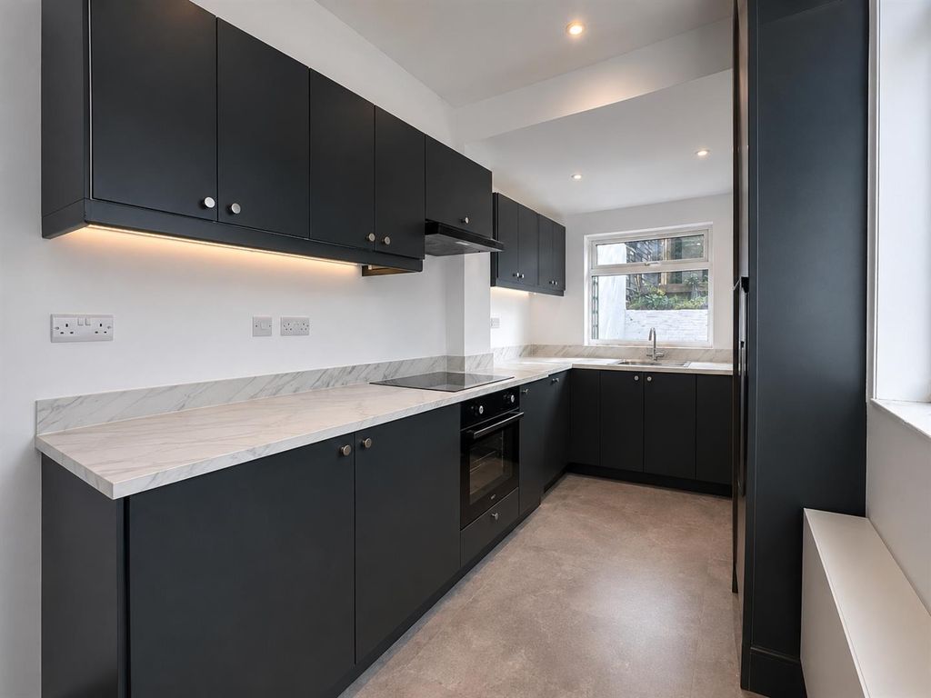 Property photo 2 of 11 Kitchen.Png