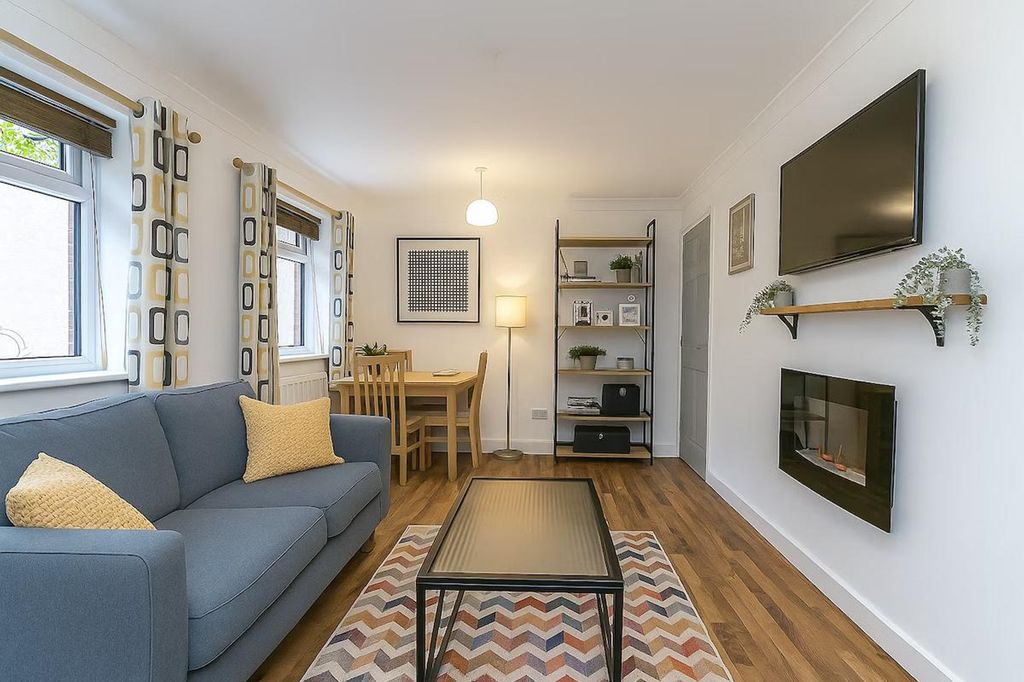 Property photo 1 of 7 Living Room