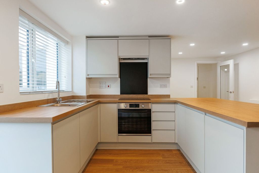 Property photo 3 of 10 3