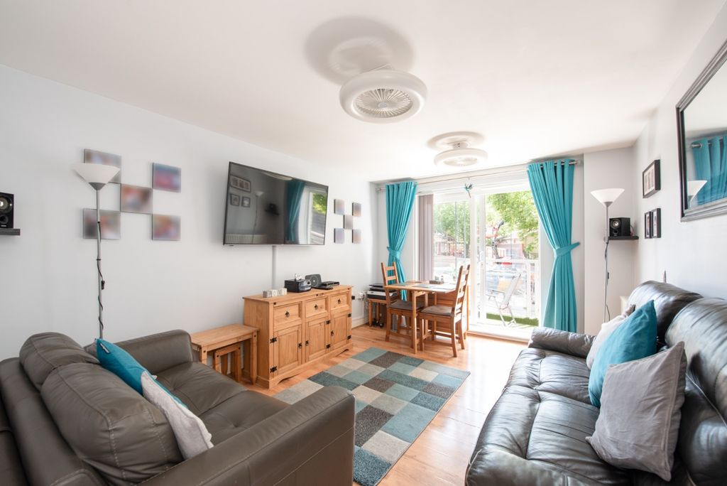 Property photo 2 of 12 1521912