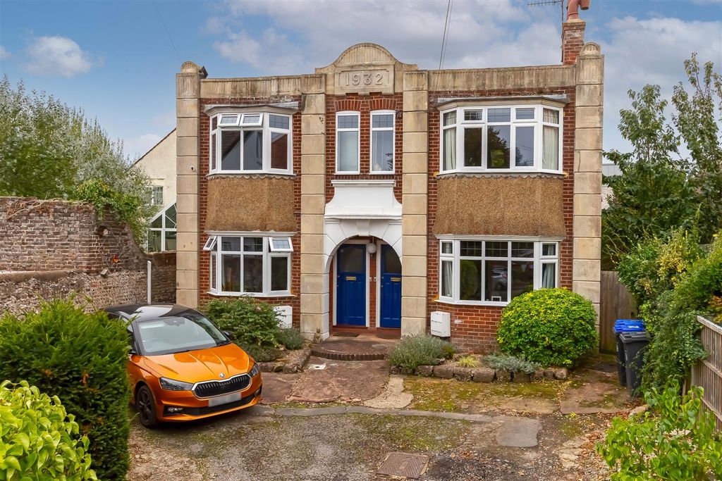 Property photo 1 of 15 Cambridge Rd_18.Jpg