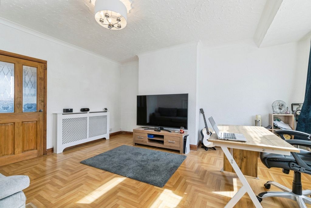 Property photo 2 of 16 Pbox-Img.Jpg