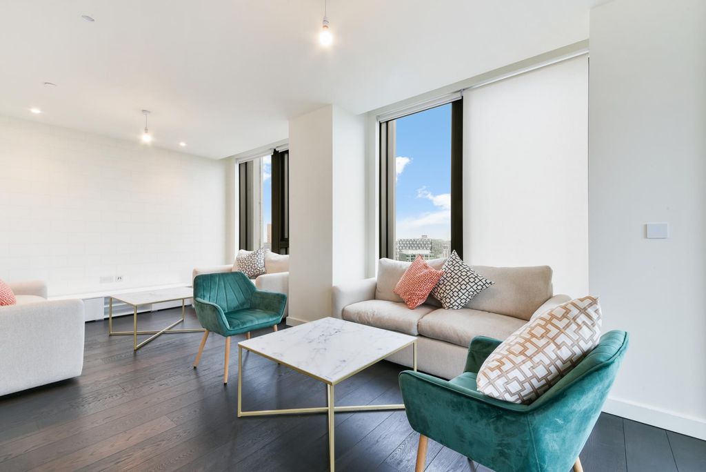 Property photo 2 of 25