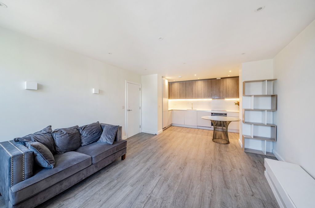 Property photo 2 of 20 1363572-18-68E3Aa...