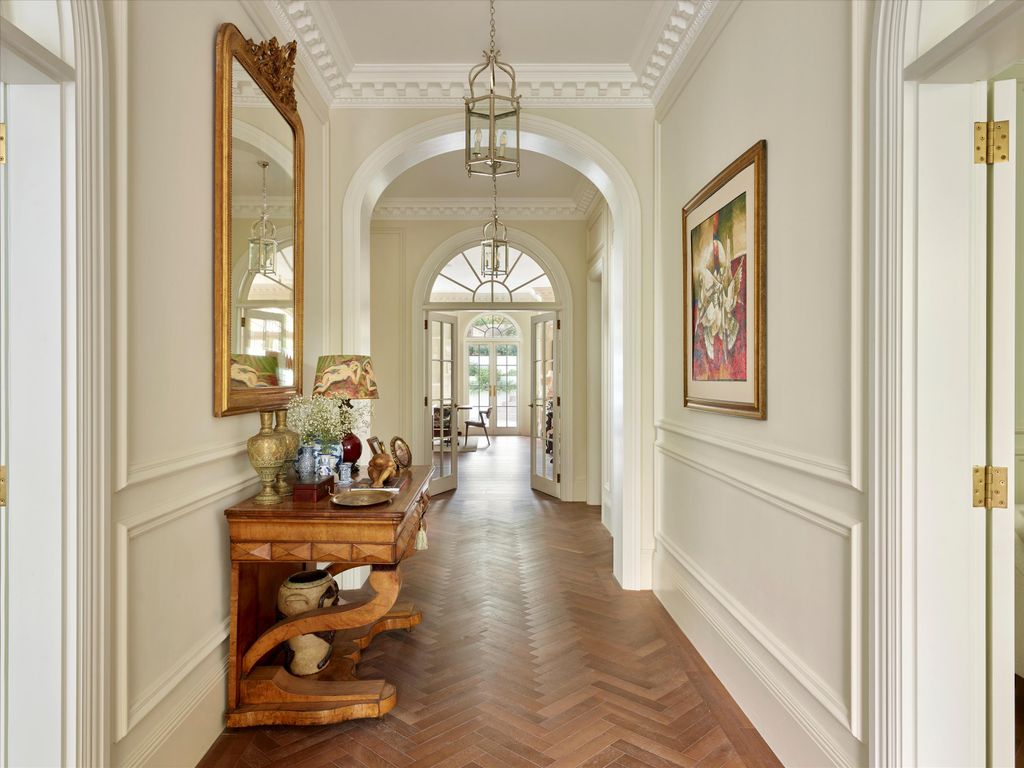Property photo 2 of 18 Image