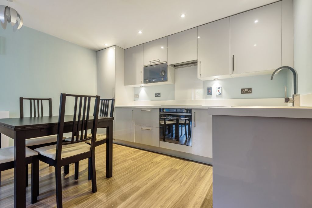 Property photo 2 of 6 858102 (3)