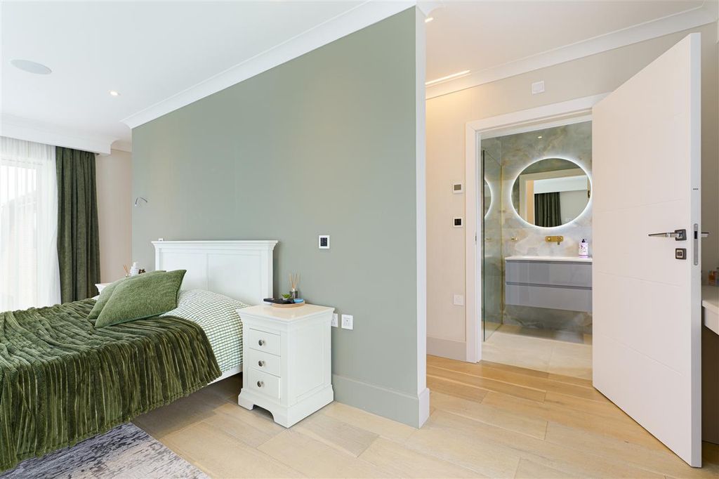 Additional image 18 of 6 bed detached house to rentFarnham House, Merton Lane, Canterbury CT4