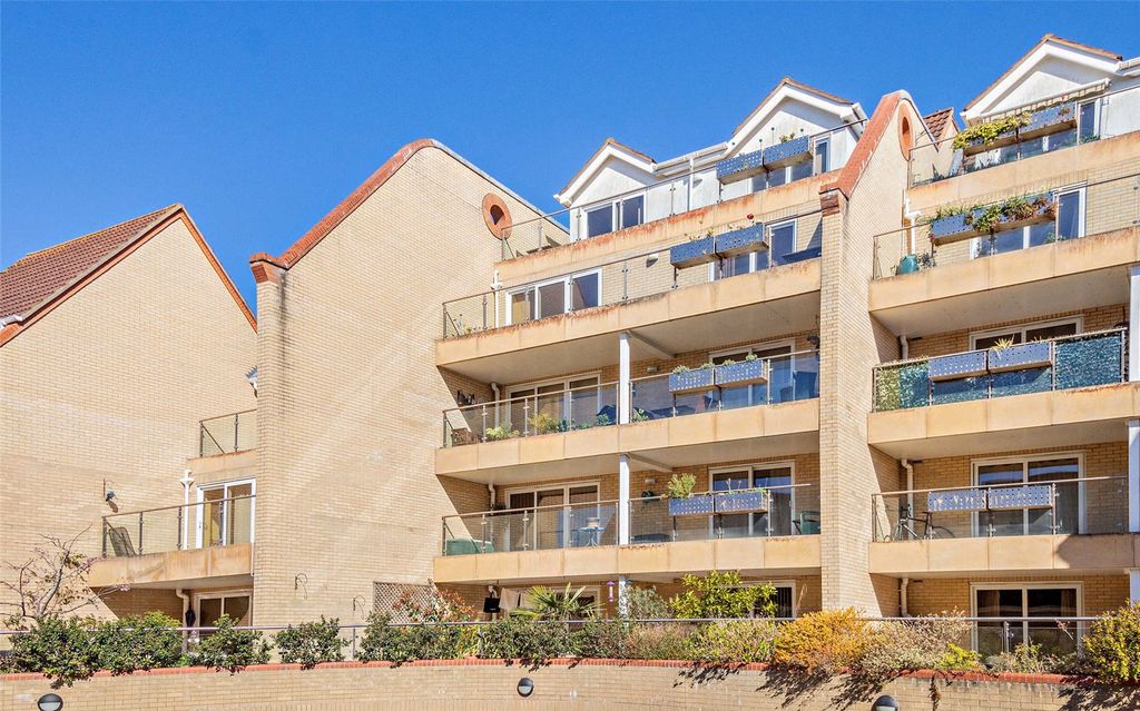 Property photo 1 of 17 9 St James Meadow