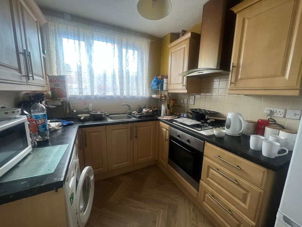 Property photo 3 of 6