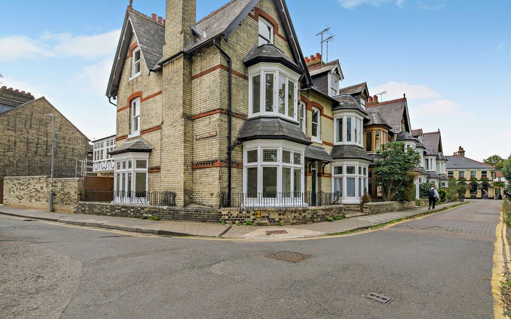 Property photo 1 of 23 Picture No. 05
