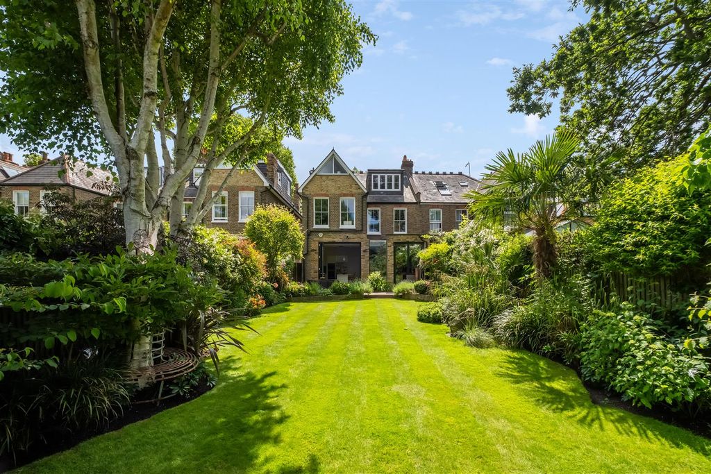 Property photo 2 of 22 Park Road, W4 - For Sale
