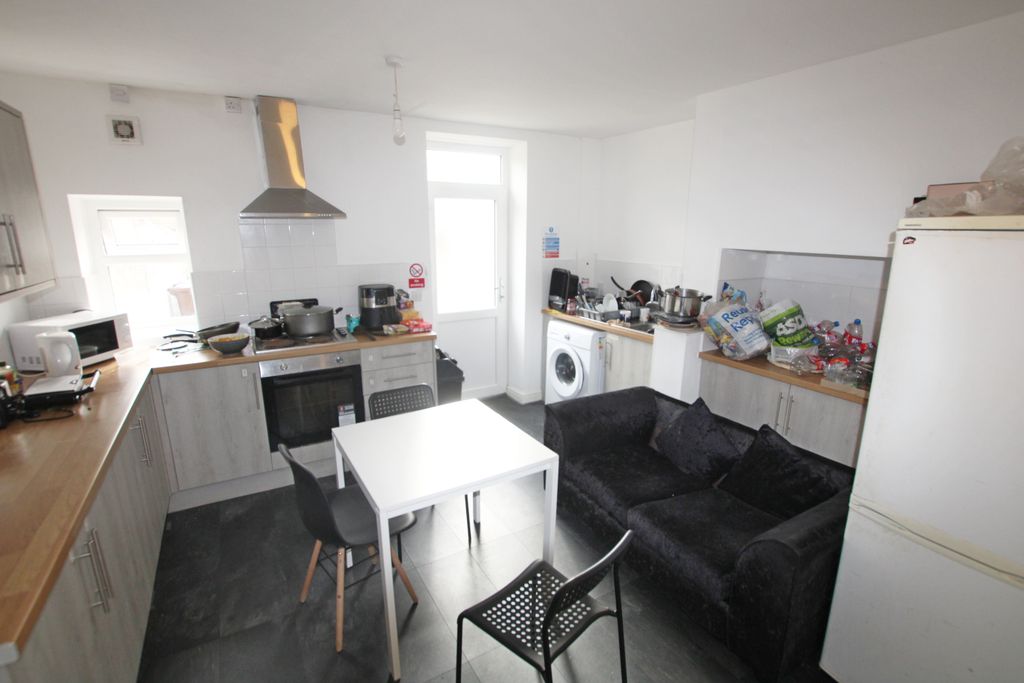 Property photo 3 of 7 3