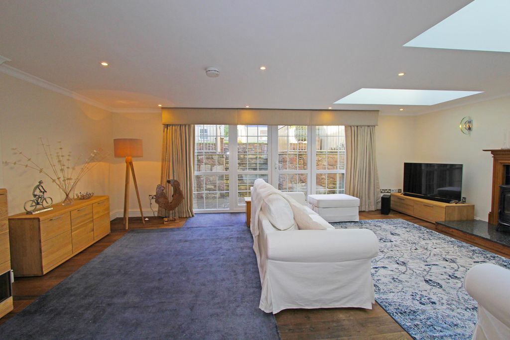 Property photo 3 of 22