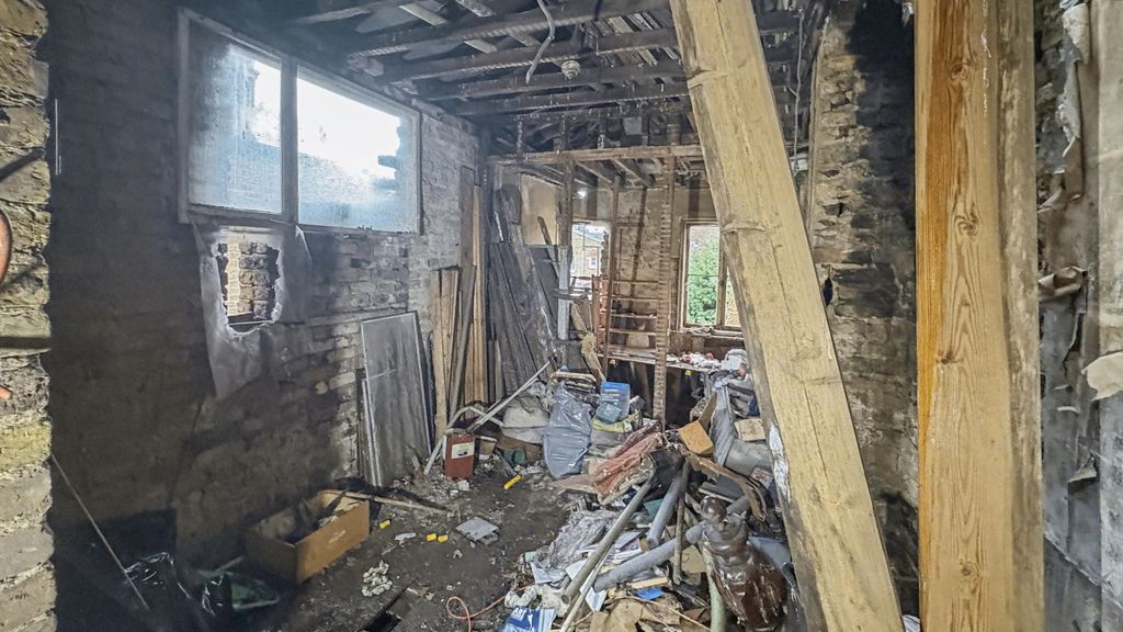 Property photo 3 of 15 16 Strathville Road, Earlsfield, London, Sw18 4Qz