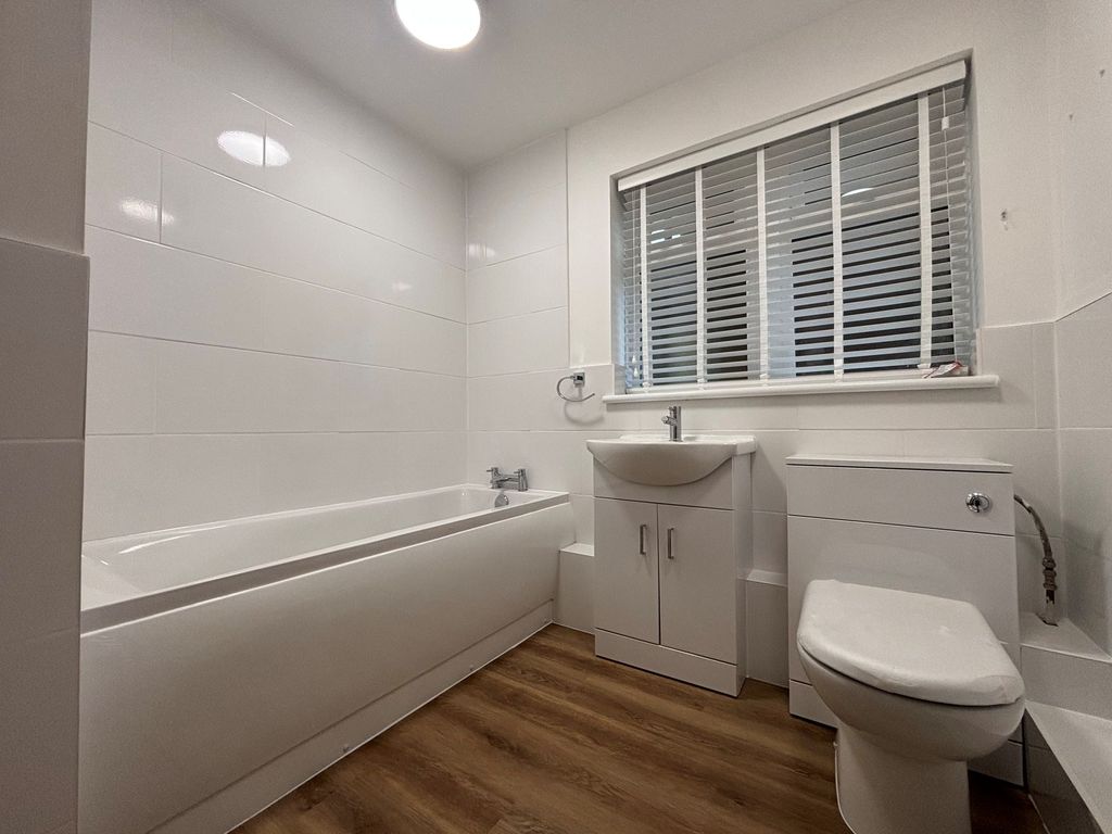 Property photo 2 of 8 Bathroom