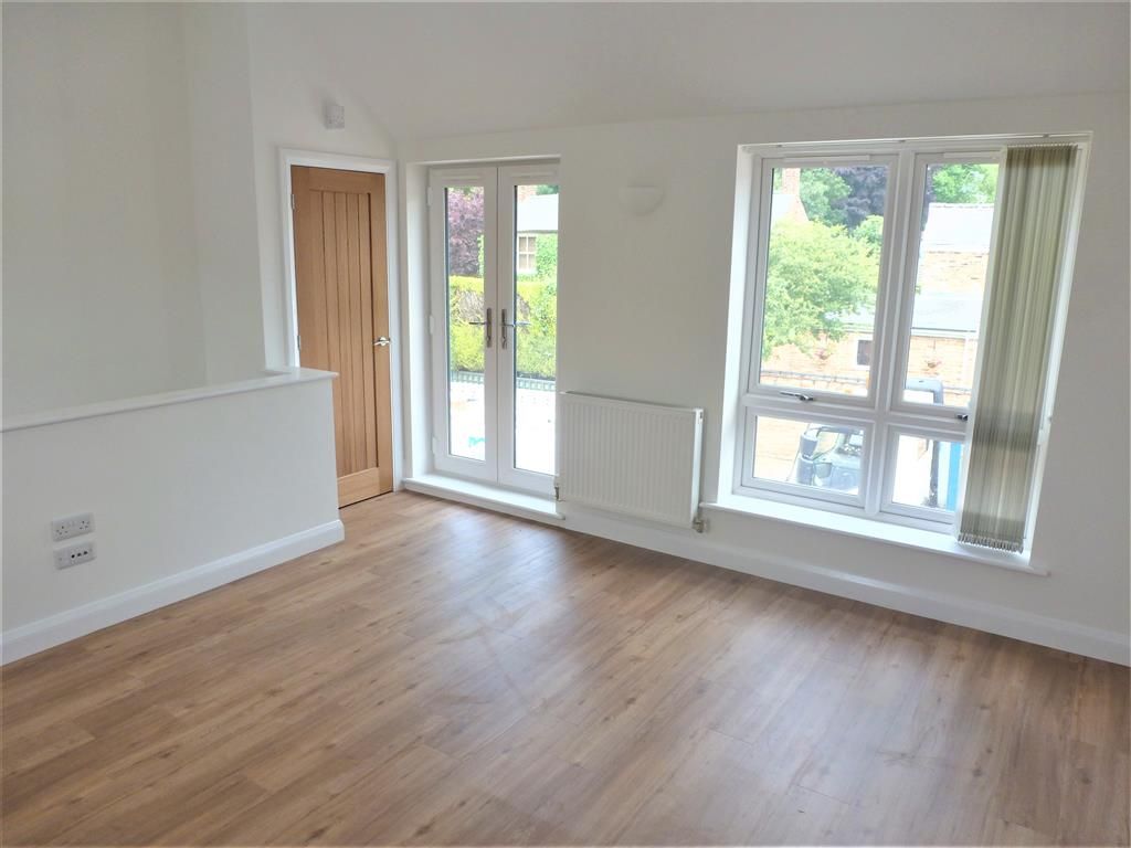 Property photo 3 of 4 Living Room