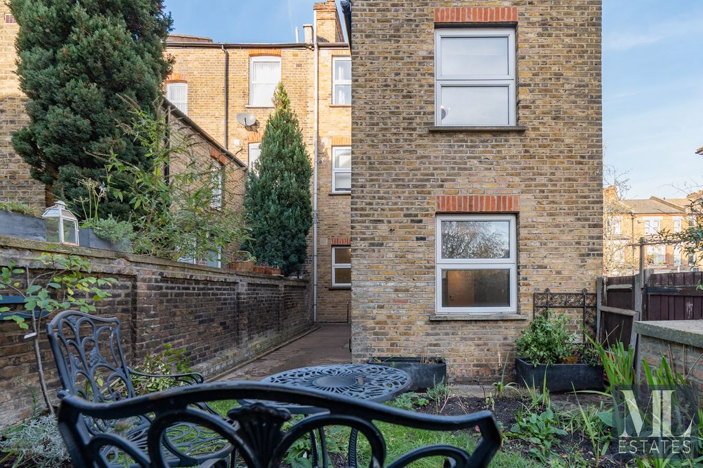 Property photo 3 of 12 Photo 4