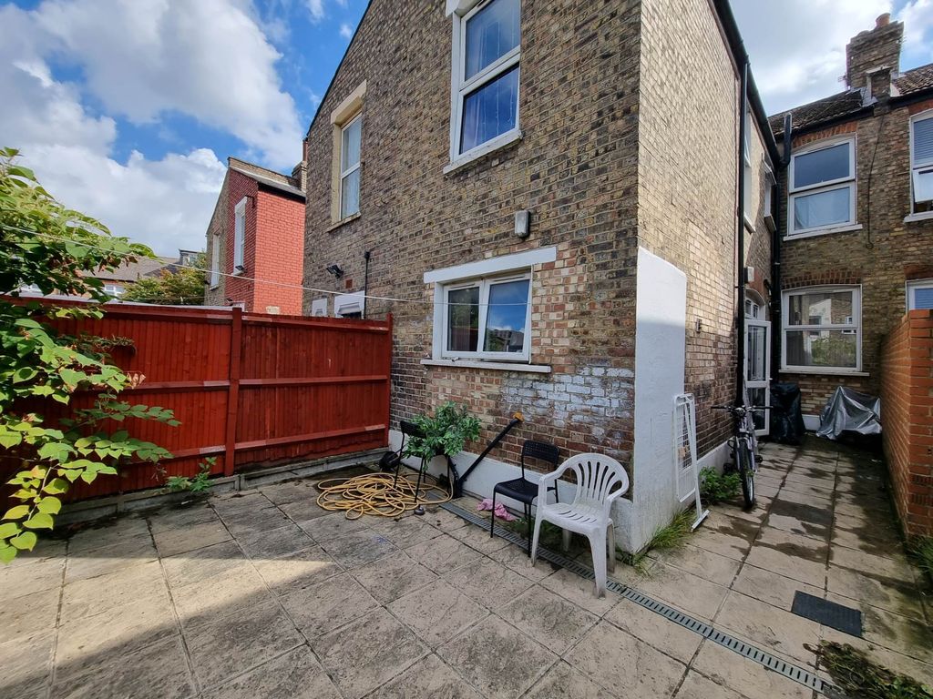 Property photo 1 of 3