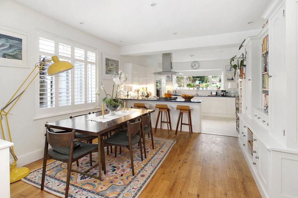 Property photo 2 of 23