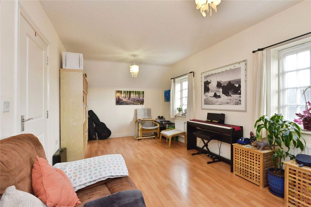 Property photo 3 of 12 Picture No. 03