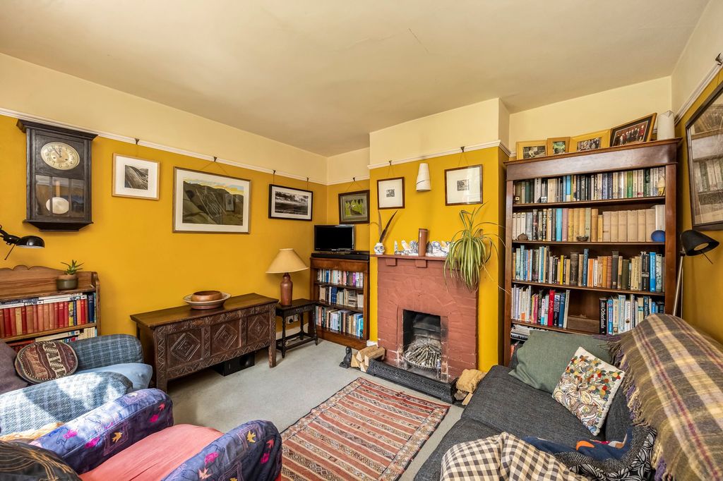 Property photo 2 of 18