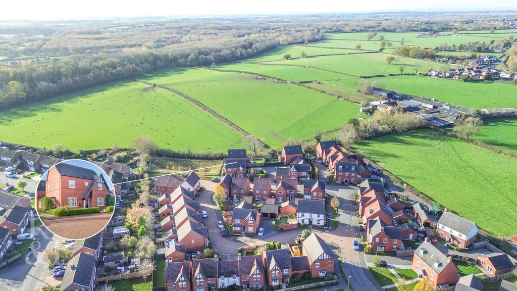 Property photo 2 of 32 23 Bernard Vann Crescent (6).Jpg