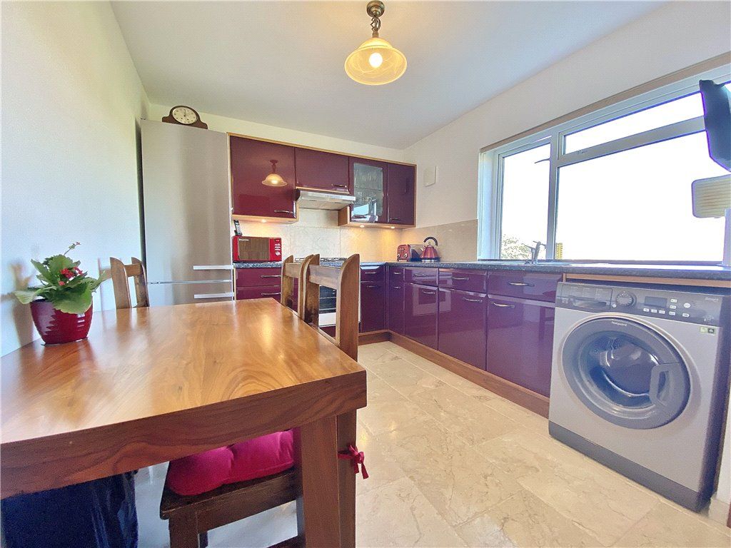 Property photo 3 of 11 Kitchen