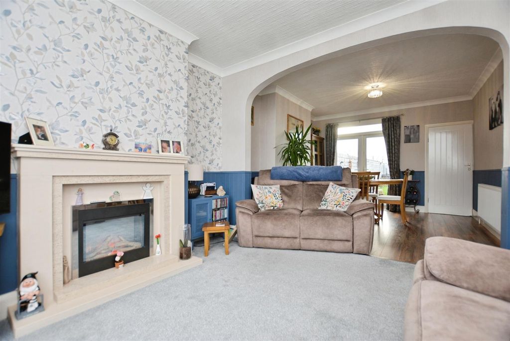 Property photo 3 of 22 Living Room