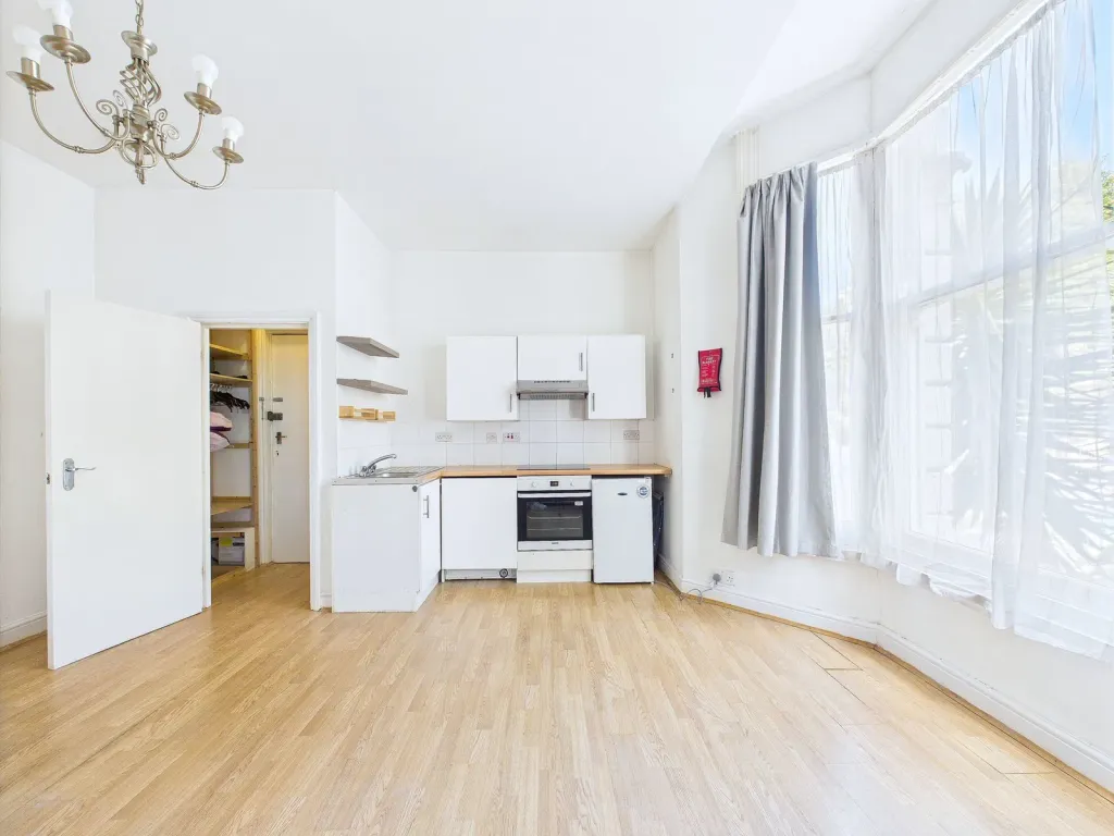 Property photo 3 of 6 Cam03987G0-Pr0178-Still005_1754919989933