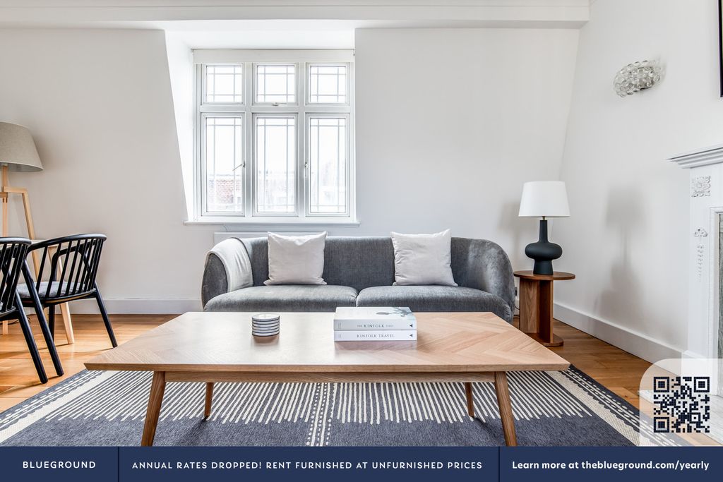 Property photo 3 of 23 Living Room