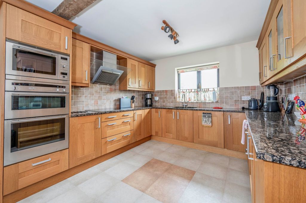Property photo 2 of 19 Kitchen