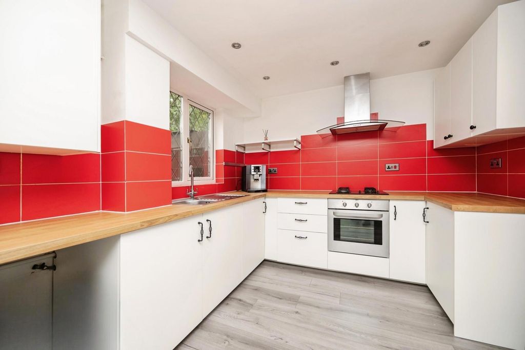 Property photo 2 of 25 Pbox-Img.Jpg