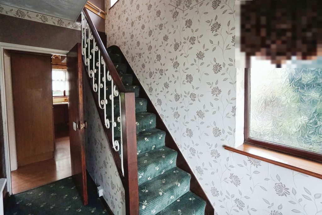 Property photo 3 of 15 Hall