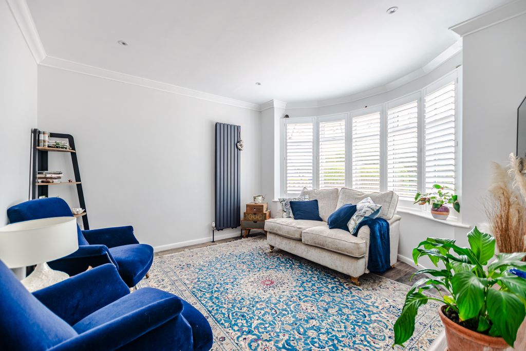 Property photo 2 of 27 Lounge1