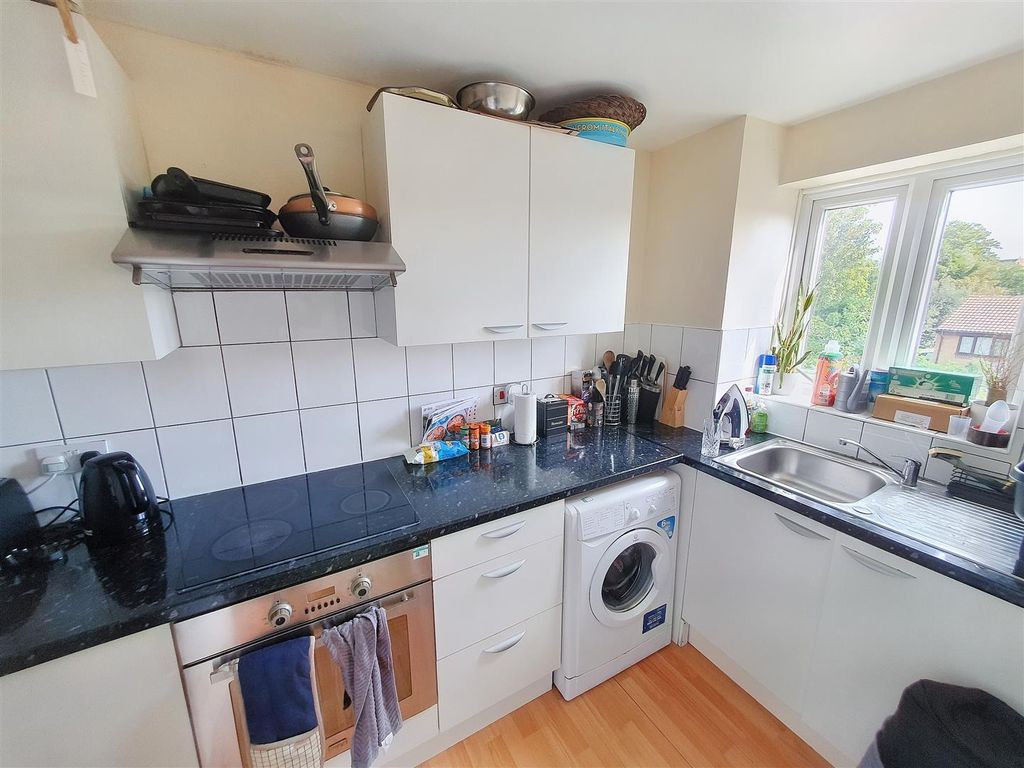 Property photo 3 of 6 Kitchen