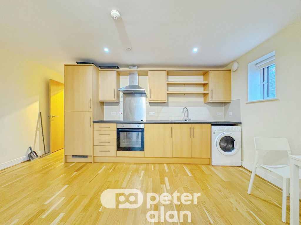 Property photo 3 of 10 Kitchen