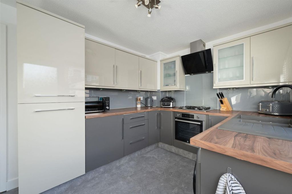 Property photo 3 of 20 8.Jpg