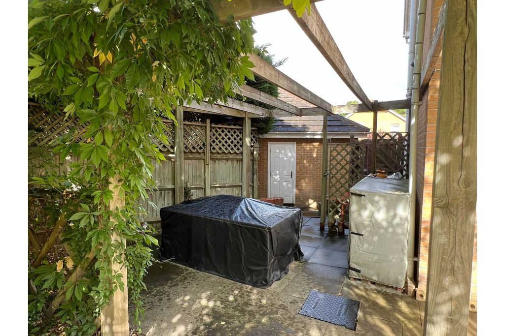 Property photo 3 of 22 Side Garden