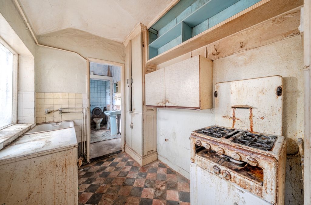 Property photo 3 of 12 1415043-4-698c9d153F461