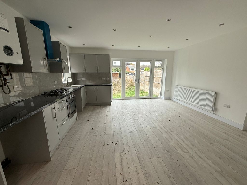 Property photo 2 of 14 20251009_103100781_Ios