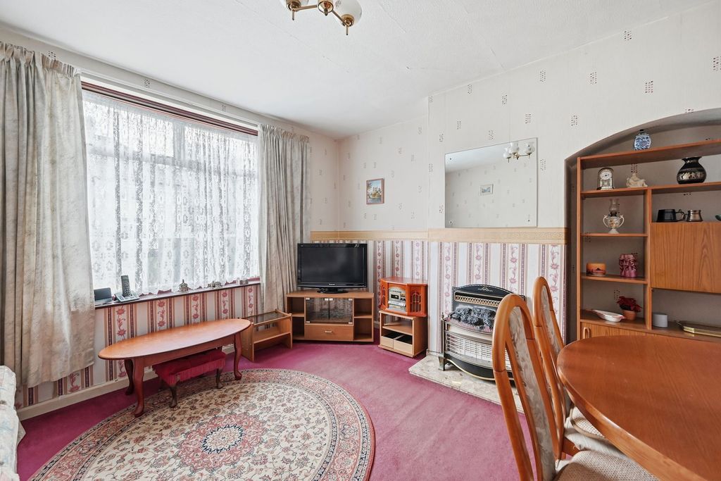 Property photo 3 of 8