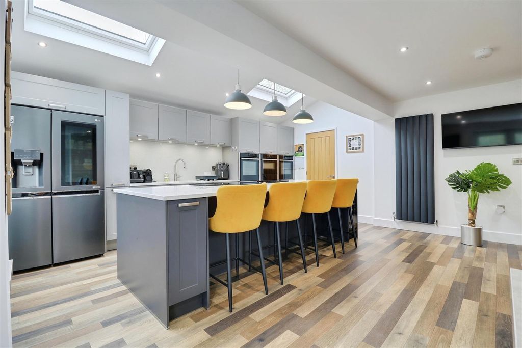 Property photo 3 of 28 425Adbd6-Img_0201-Img_0203.Jpg