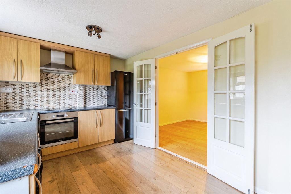 Property photo 3 of 16