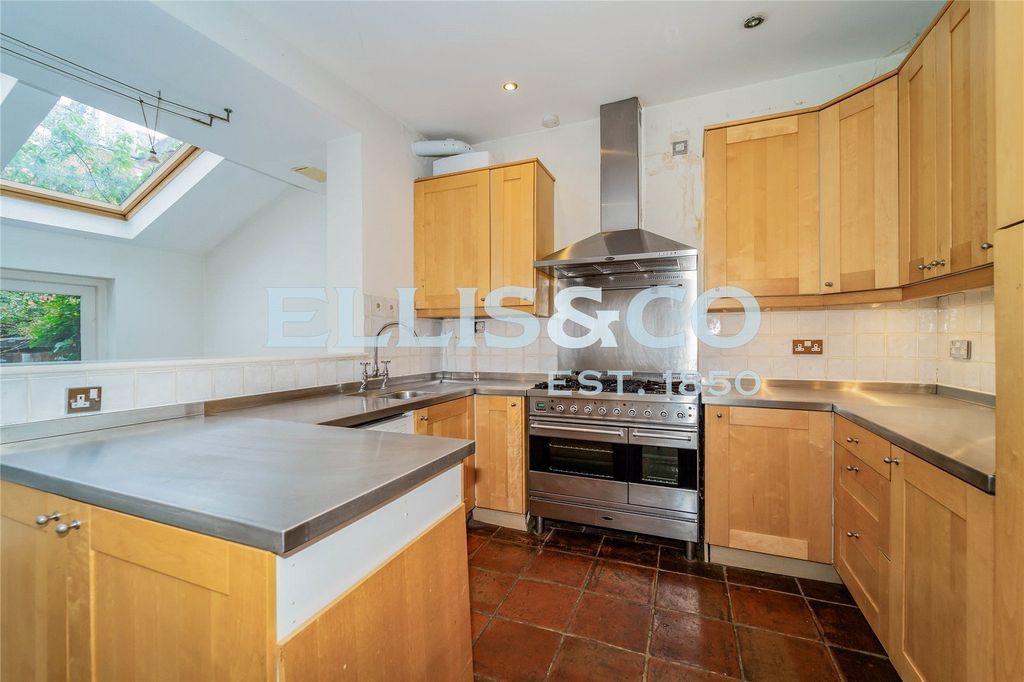 Property photo 2 of 20 Picture No. 12