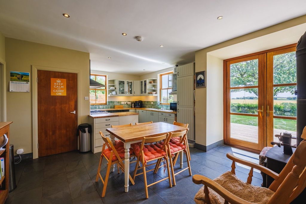 Property photo 3 of 47