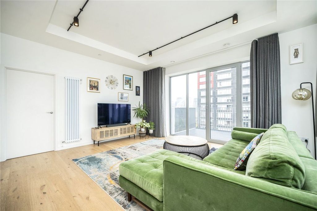 Property photo 2 of 11