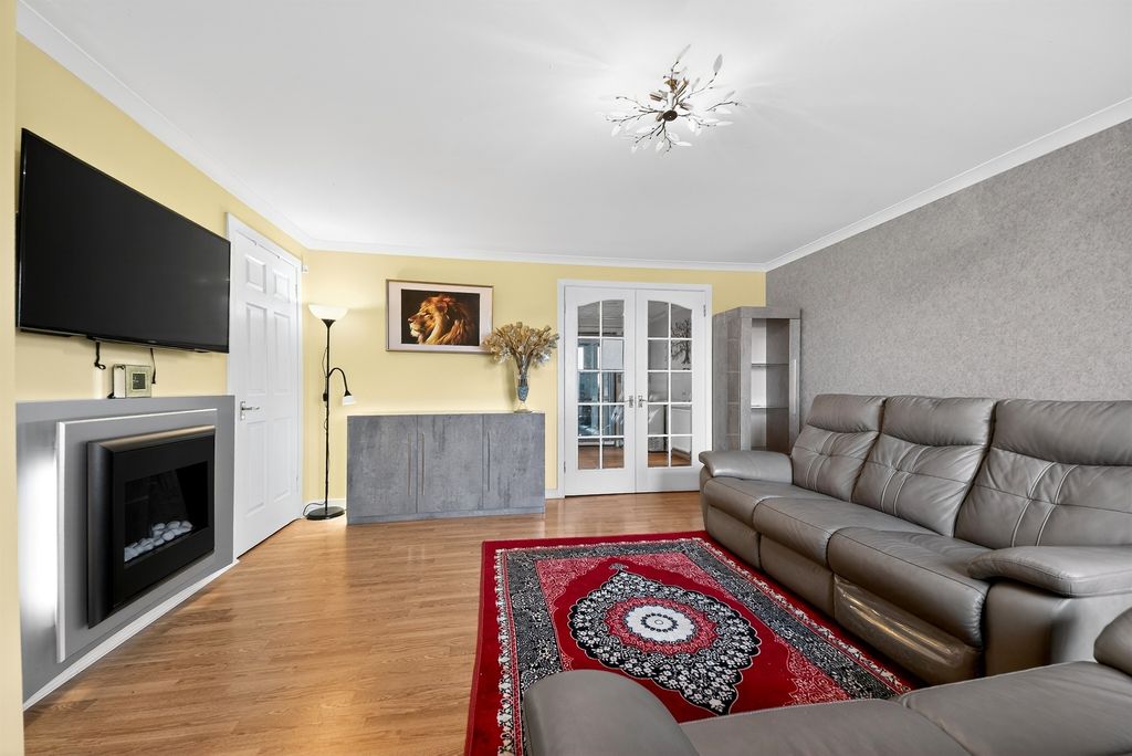 Property photo 3 of 17 3