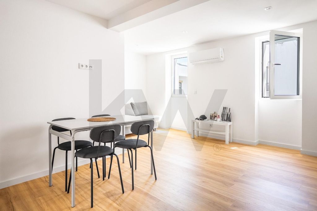 Property photo 1 of 11 Renovated T1 In Bairro Alto